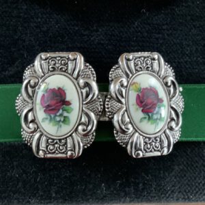 Schürzenschließe mit roter Rose