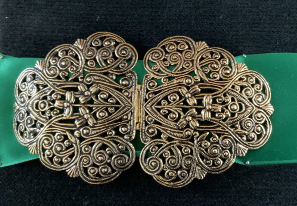Schürzenschließe goldfarben