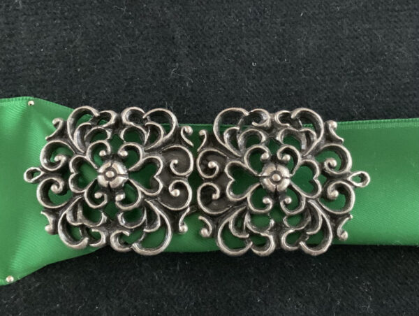 Schürzenschließe metall dunkel