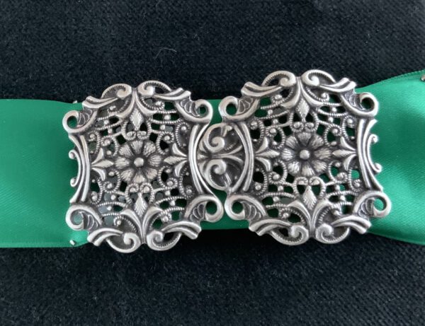 Schürzenschließe metall
