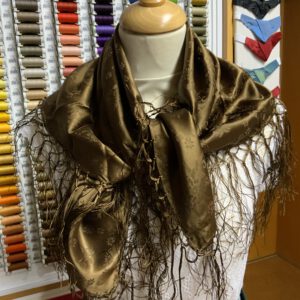 Seidentuch moccabraun mit langen Fransen