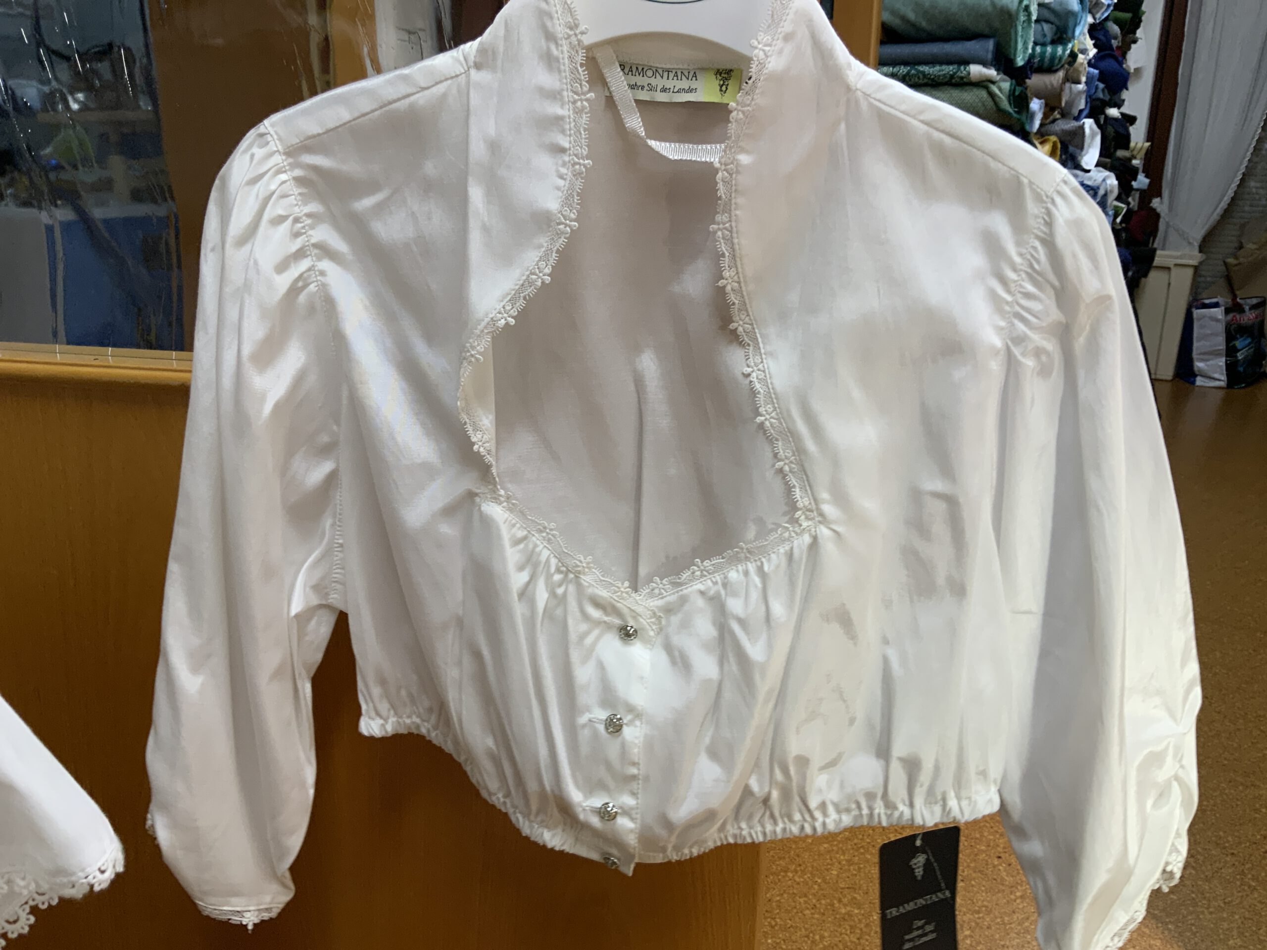 Dirndlbluse Restbluse creme Größe 46