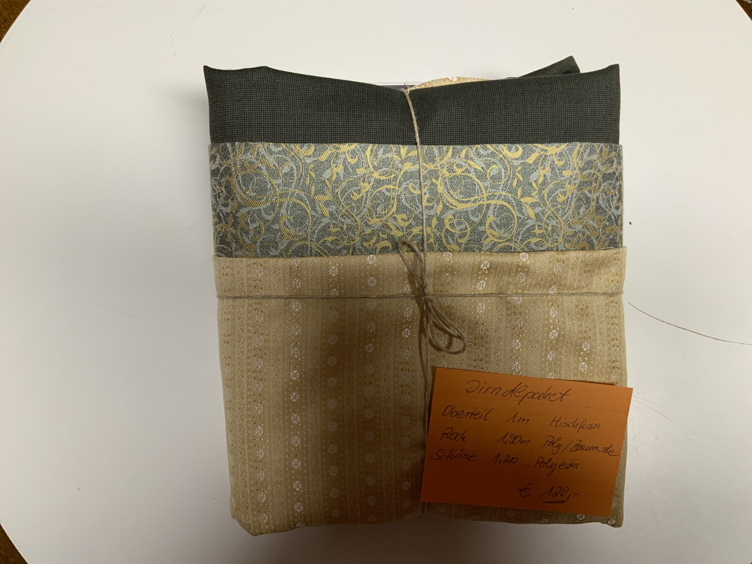 Stoffpaket für 1 Dirndl